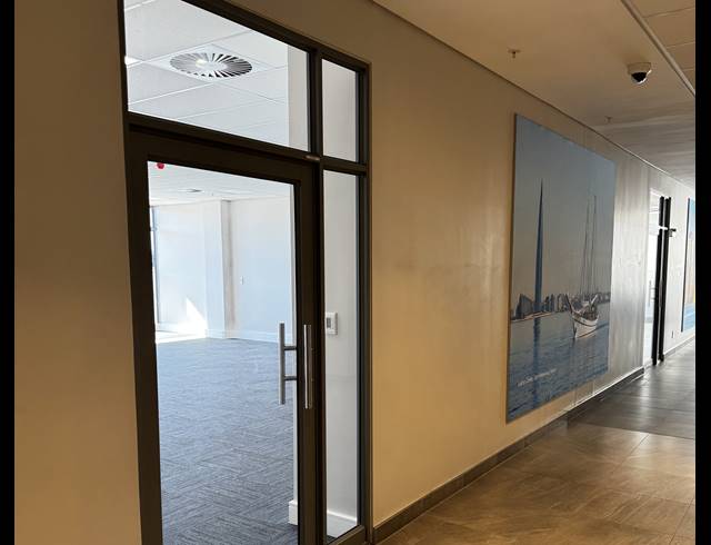 114M² OFFICE TO LET IN FORESHORE